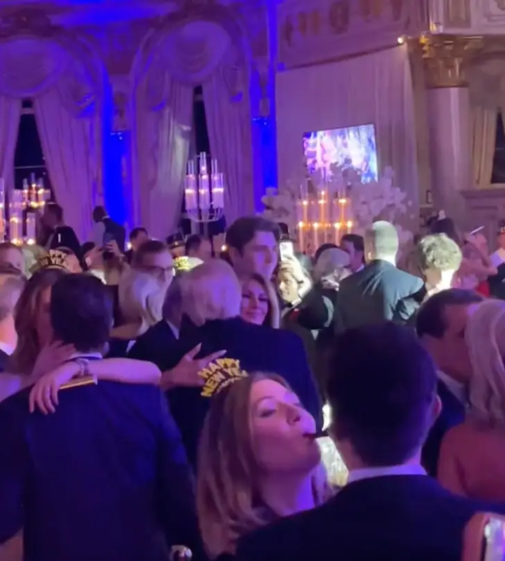 People debated whether the married couple kissed or not on the New Year countdown (TikTok/@lenashyrokova)