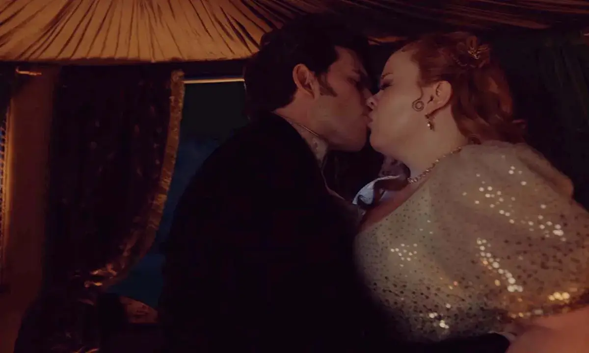 The two can't get enough of each other. (Netflix)