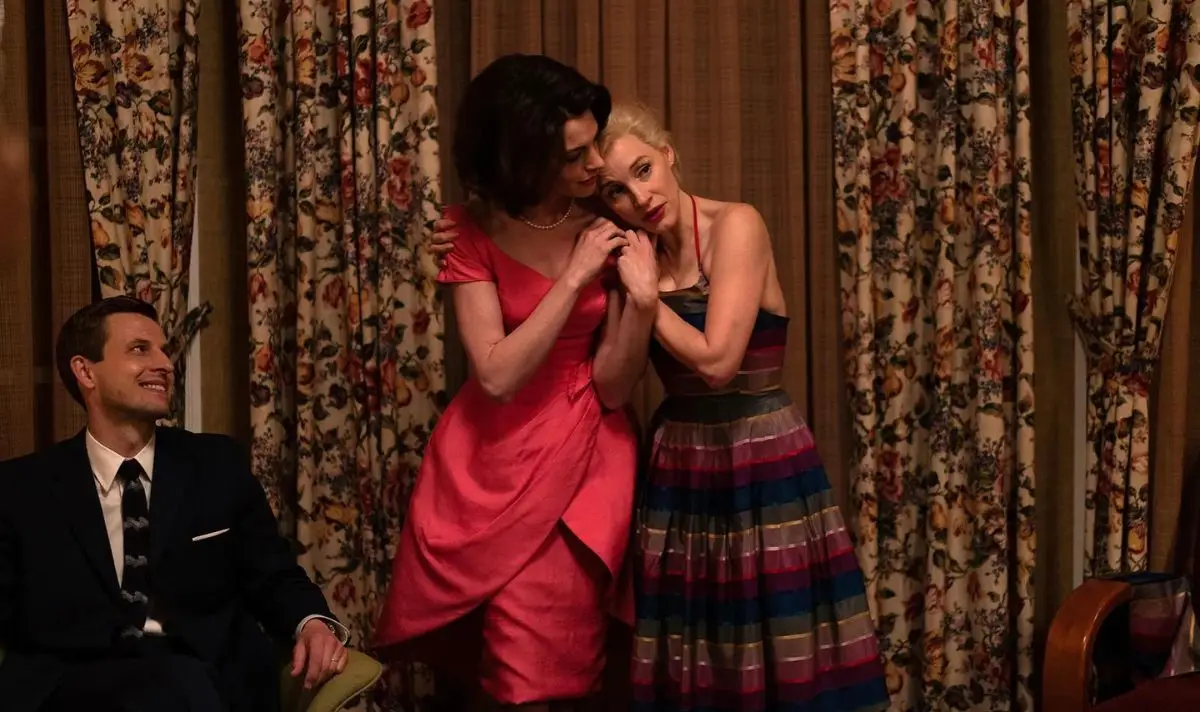 Anne Hathaway and Jessica Chastain star in the flick (Neon)