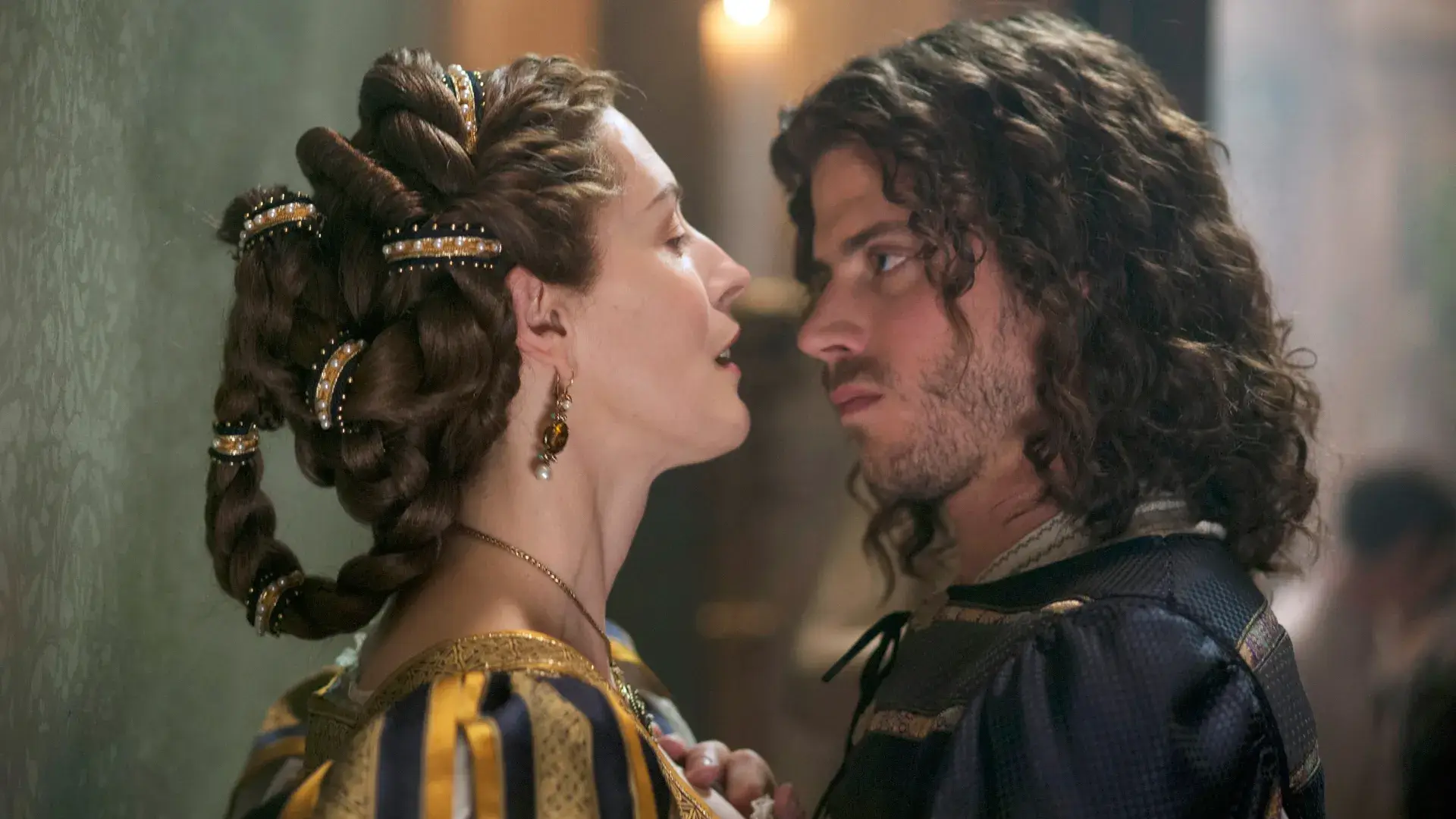 It follows one infamous family's scandalous story. (Paramount+)