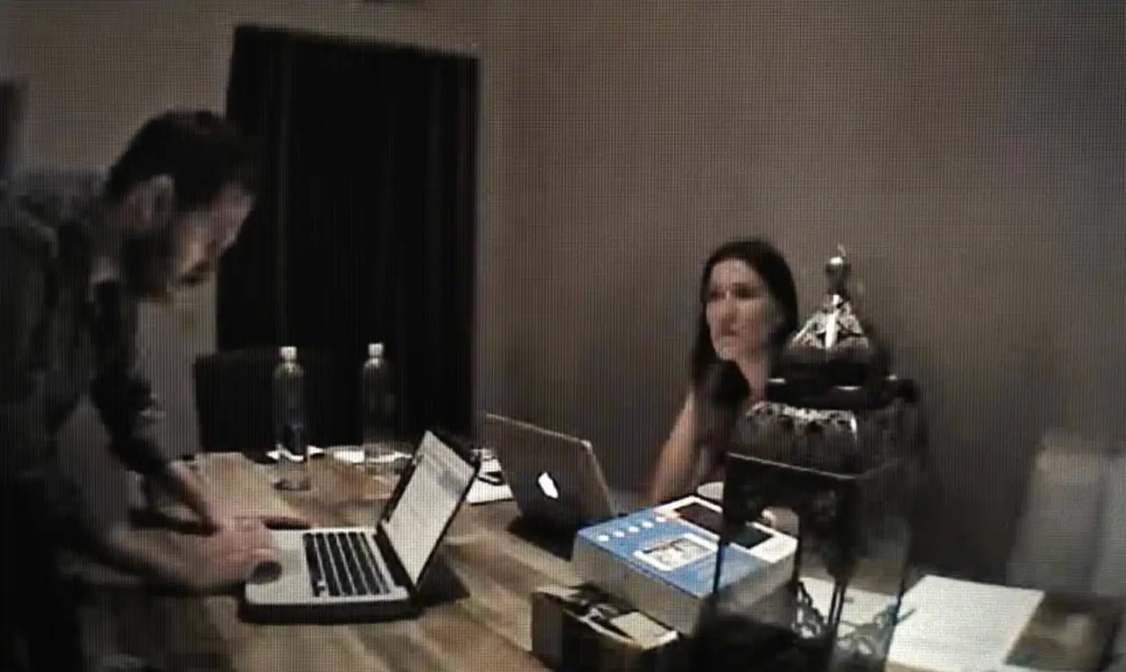 Ian and Angela showed the eerie emails to police (Netflix)