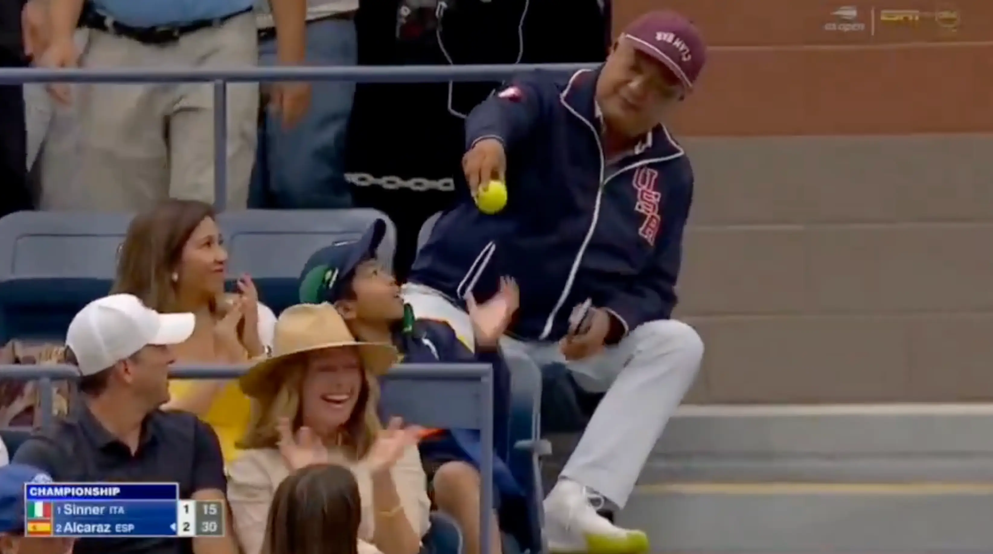A man has earned praise for his kindness at the US Open men's singles final (ESPN/X/TheTennisLetter)