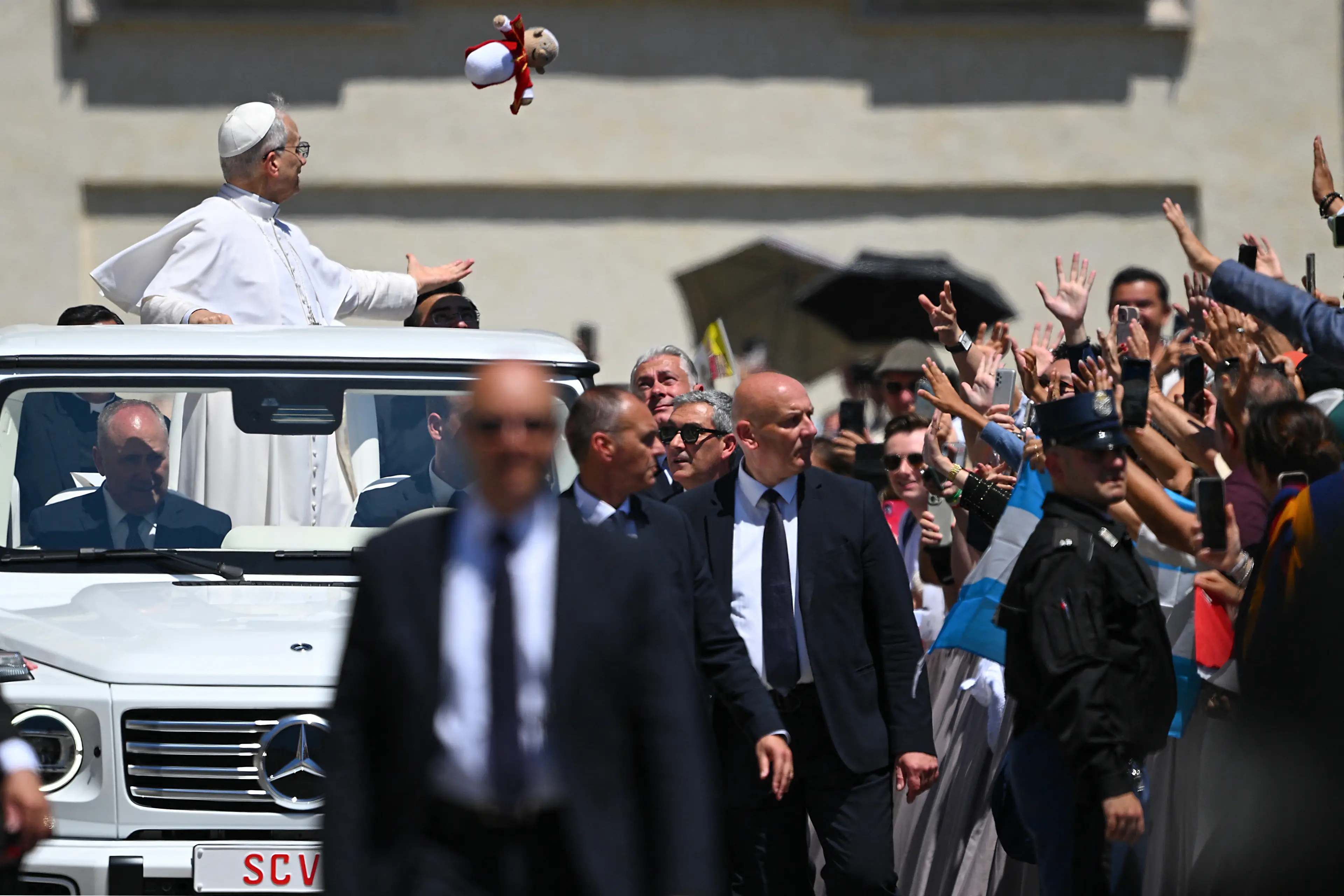 The new Pope made sure to showcase his American roots in a way that's got people talking (ANDREAS SOLARO/AFP via Getty Images)