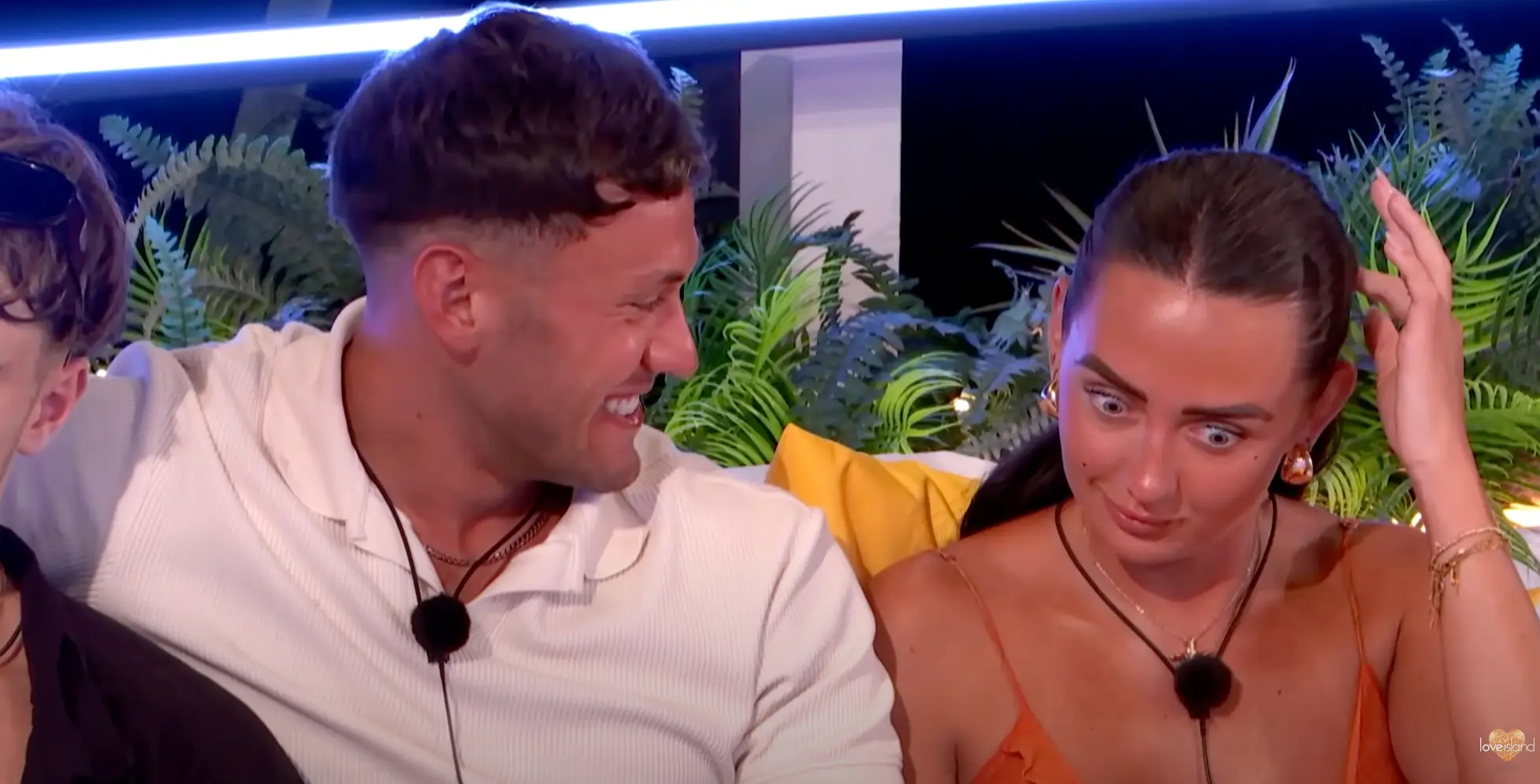 Fans predicted that two former islanders might be returning. (ITV)