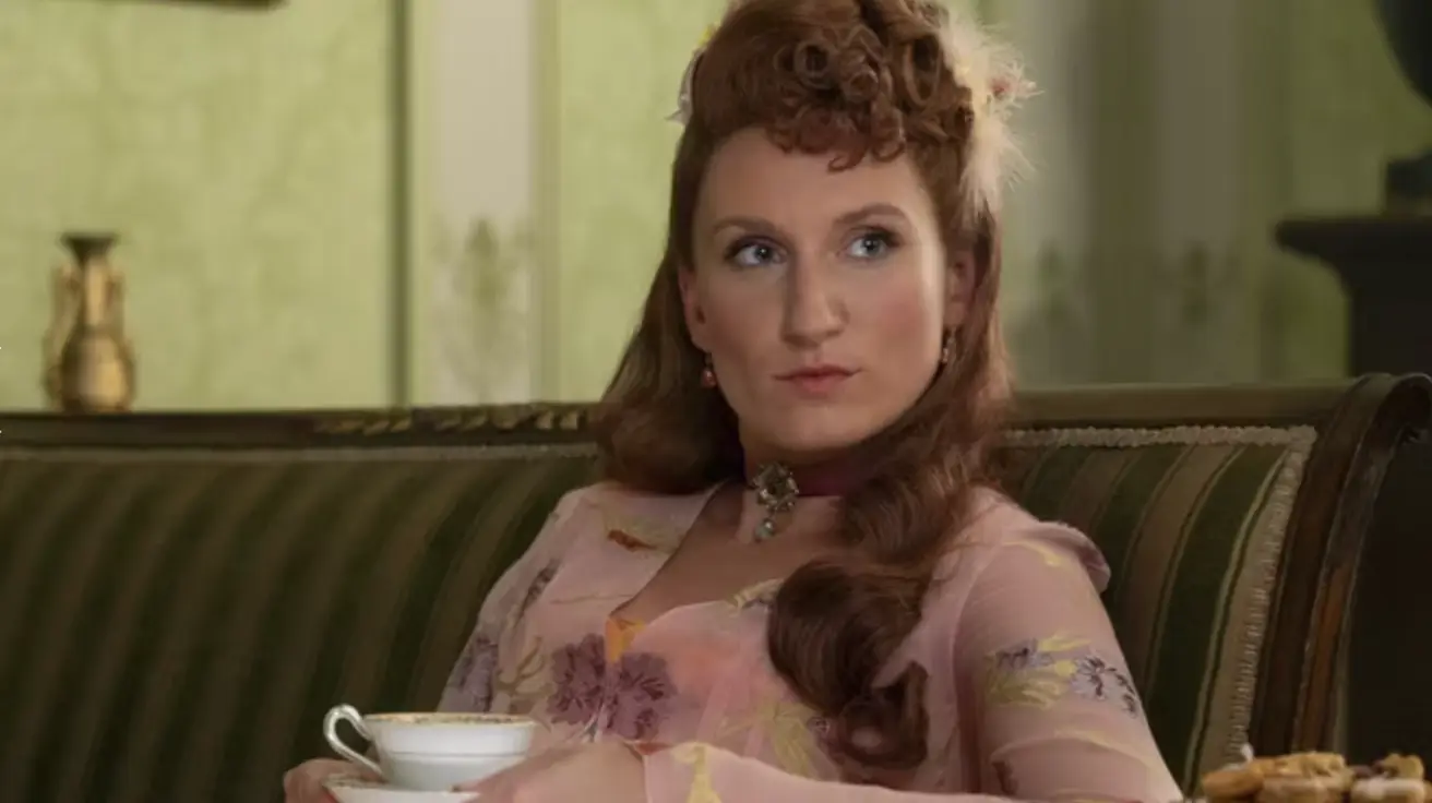 Bessie Carter is the daughter of two British acting veterans. (Netflix)