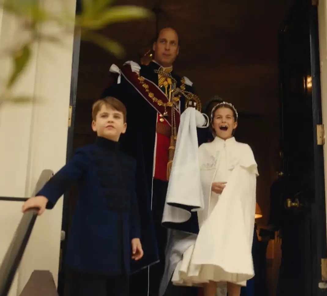 The Royal kids were delighted with the carriage that would be transporting them to Westminster Abbey.