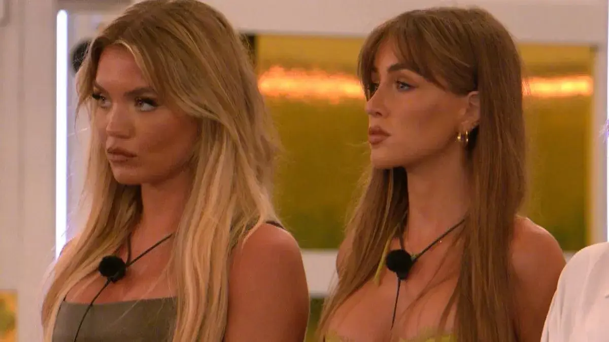 Georgia address Tom and Molly's age-gap romance. (ITV)