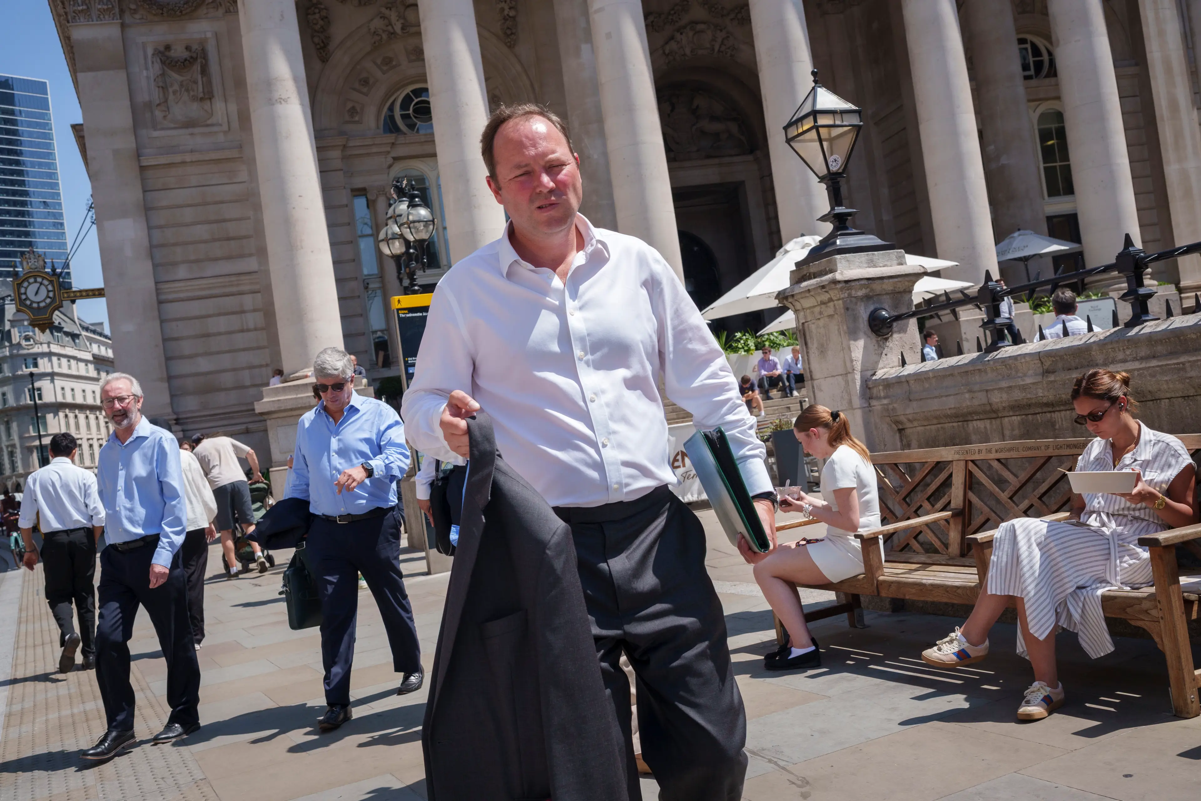 The Government are thinking of introducing a maximum temperature for workplaces (Richard Baker / In Pictures via Getty Images)
