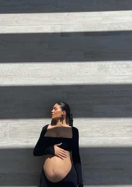 Fans are rushing to the comment section to share their views on the video.