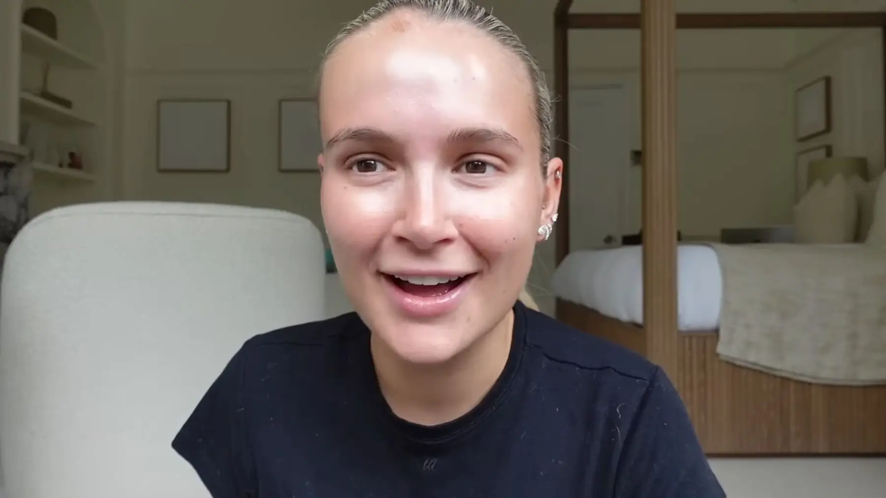 Molly joked that we could 'see the reflection of the window' on her forehead. @mollymae9879/YouTube
