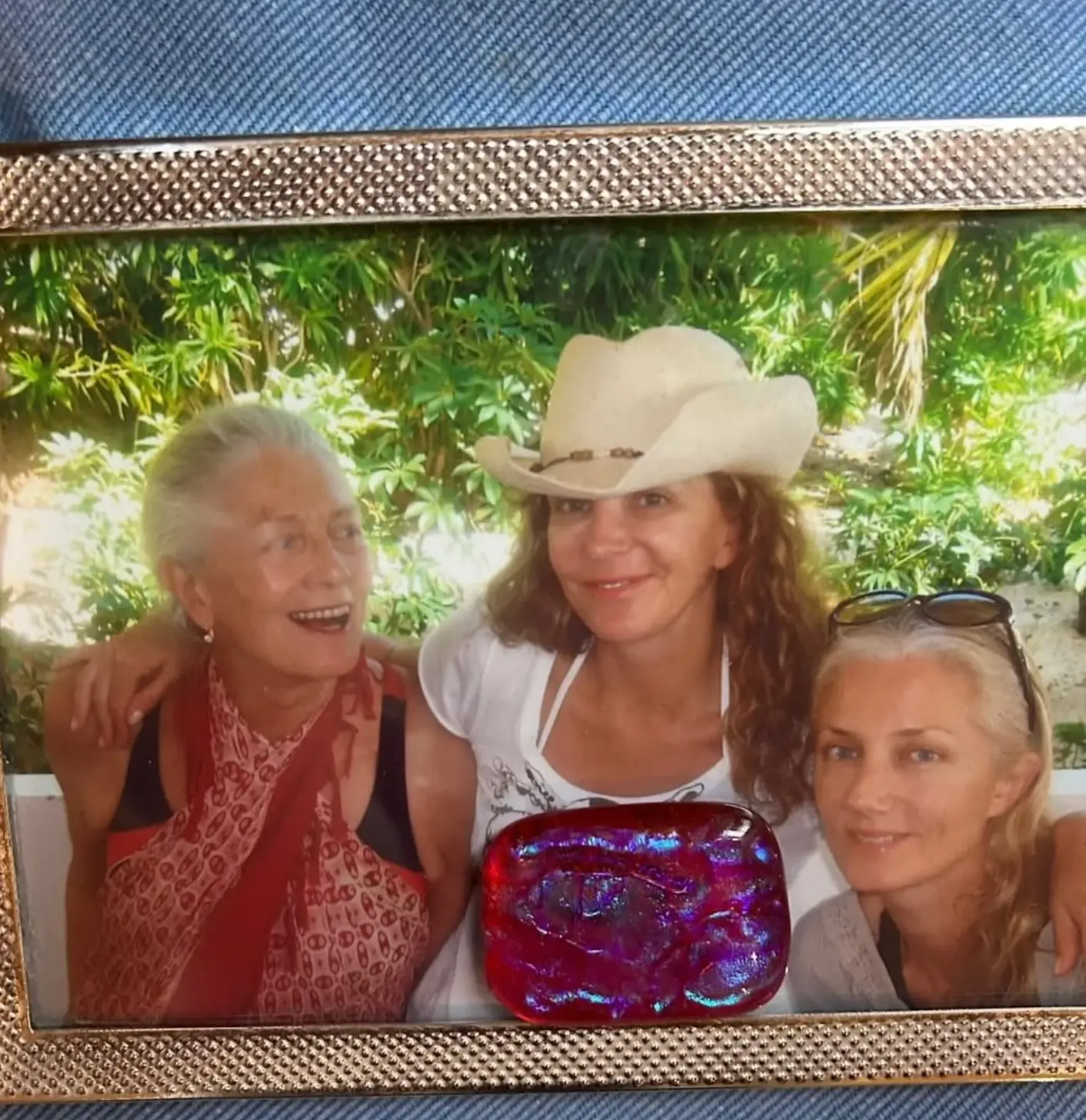 Joely Richardson shared several photos of the sisters alongside their mother (Instagram/@joelyrichardsoninsta)