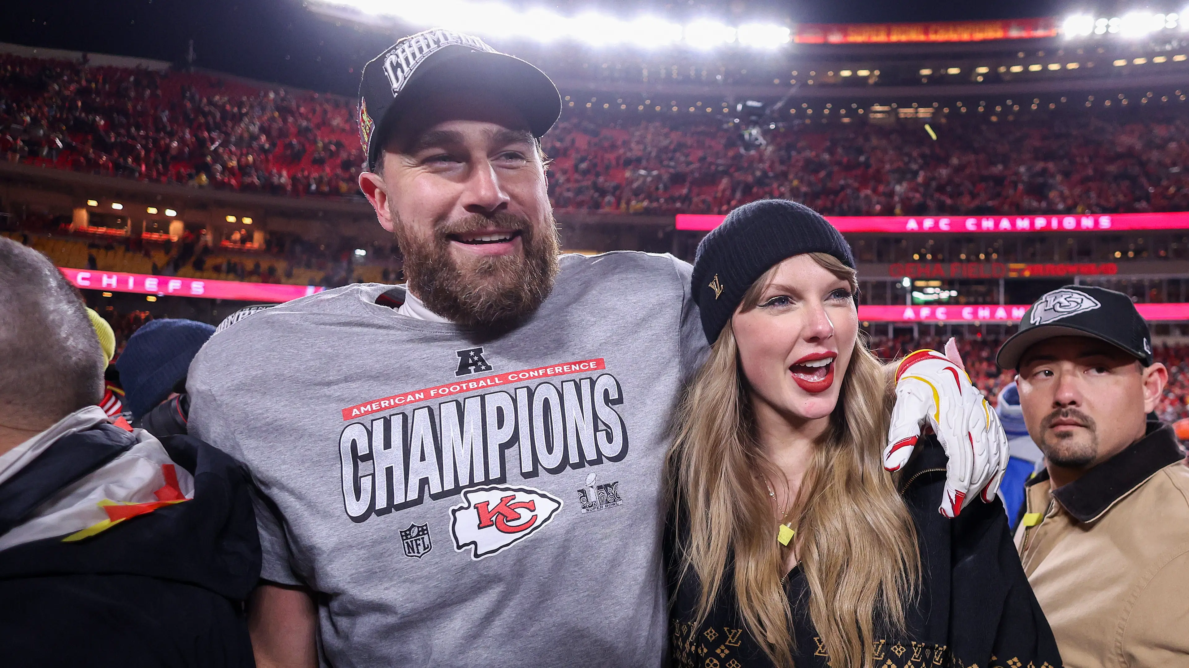 Body language expert makes very controversial claim about Taylor Swift and Travis Kelce's viral Chiefs game moment