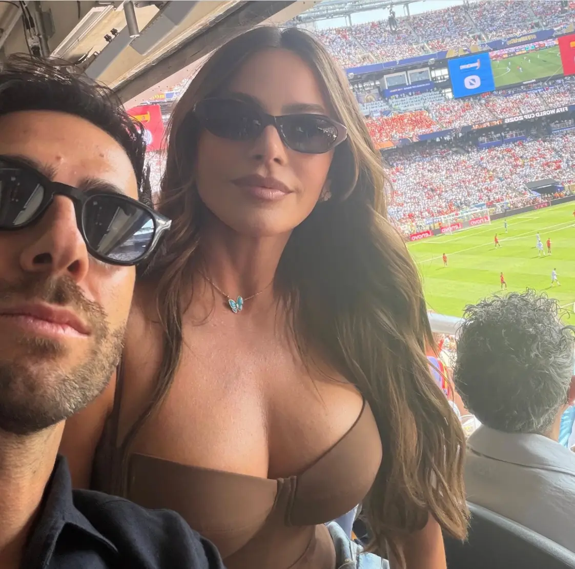 The star posted some selfies from the game (Instagram/@sofiavergara)