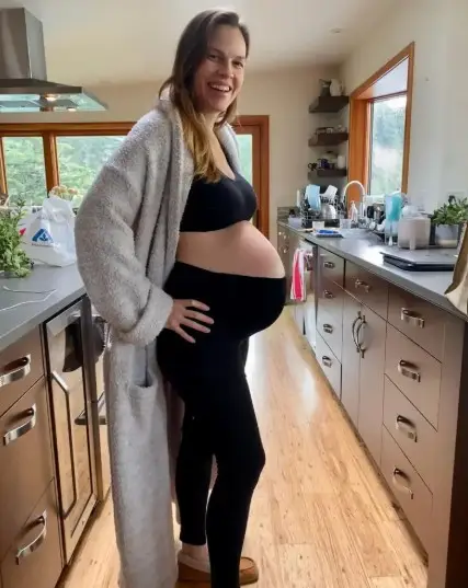 Swank posted images during her first pregnancy in 2022 (instagram.com/hilaryswank)