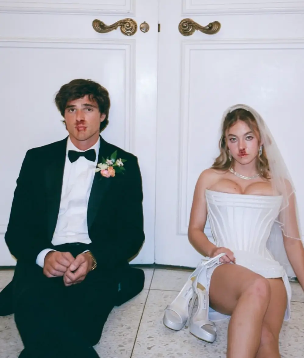 She shared behind the scenes pictures with her castmates (Instagram/sydney_sweeney)