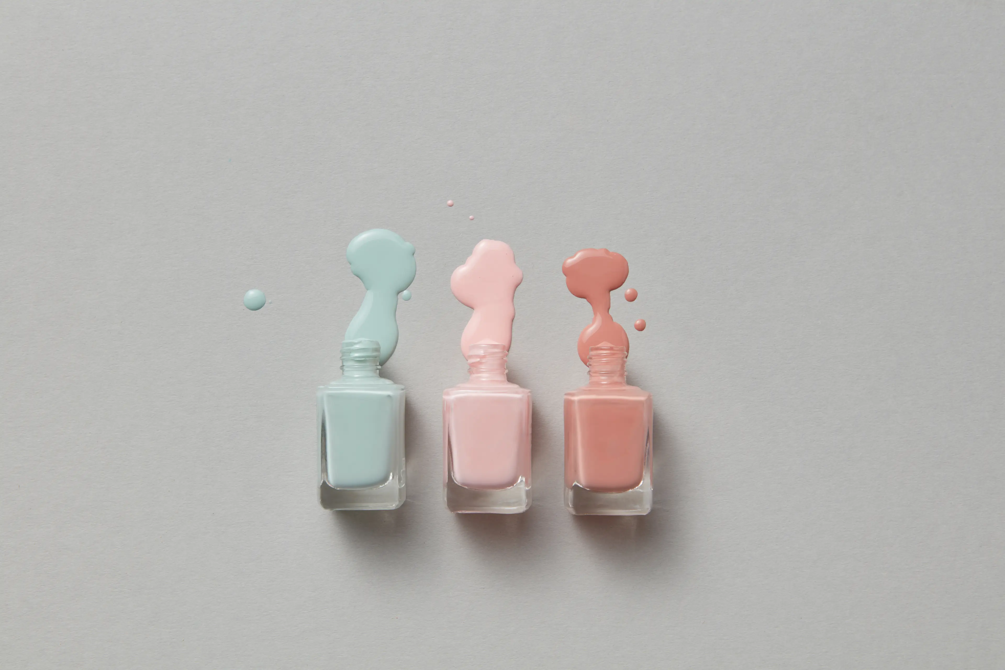 The woman clearly wanted to arrive at her destination with a fresh set.