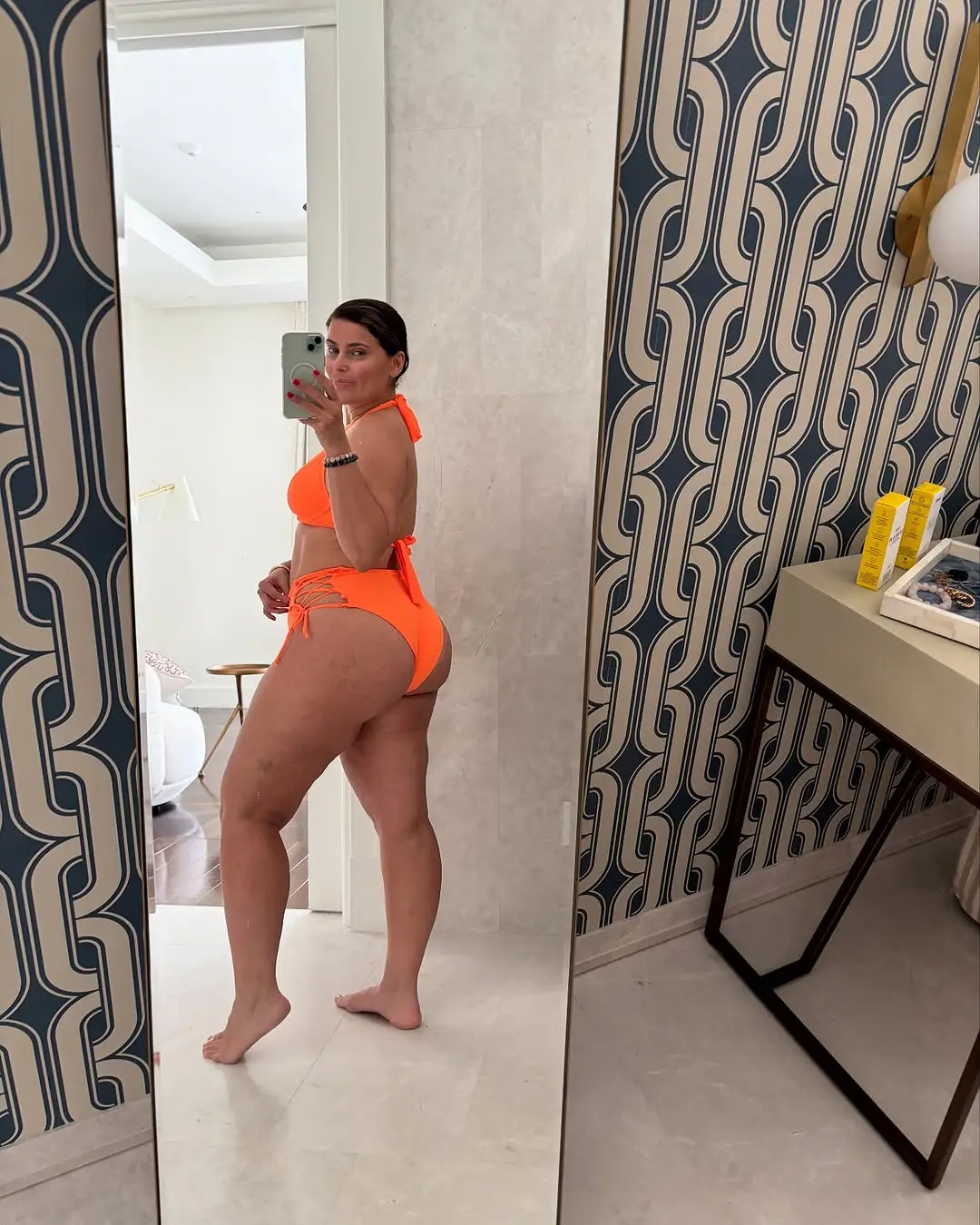 Furtado revealed she'd be embracing a 'body neutral 2025' (Instagram/@nellyfurtado)