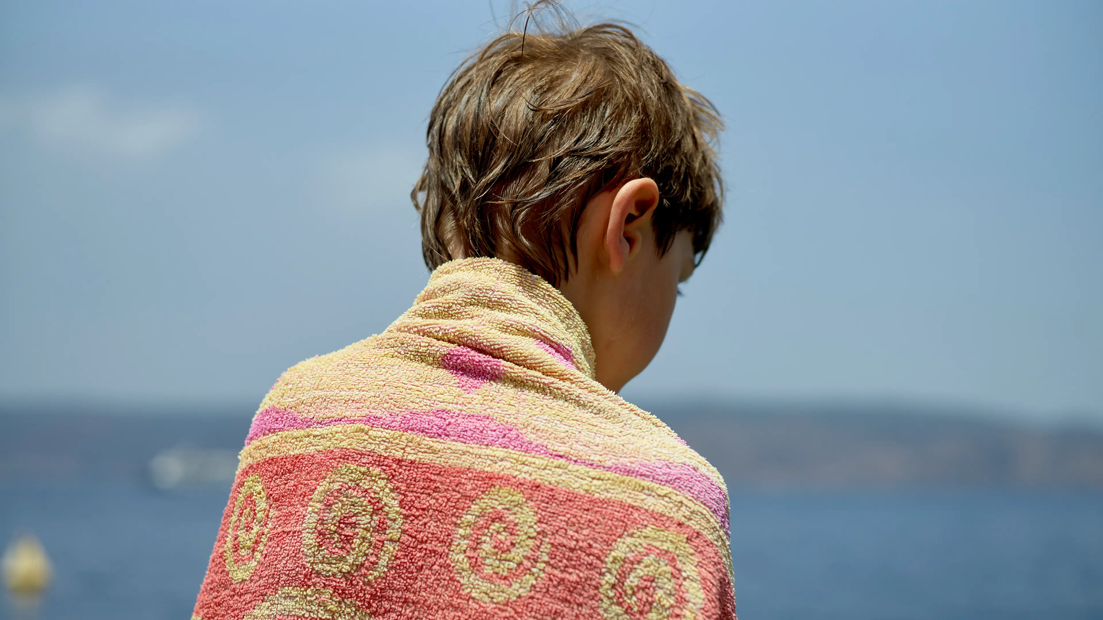 Swimming teacher has terrifying warning against putting towel around kids' shoulders