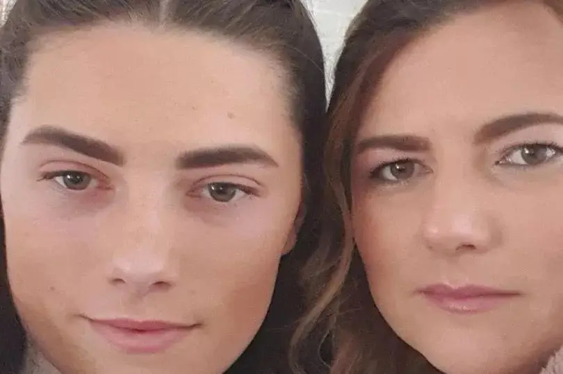 Caitlin and mum Kellie.