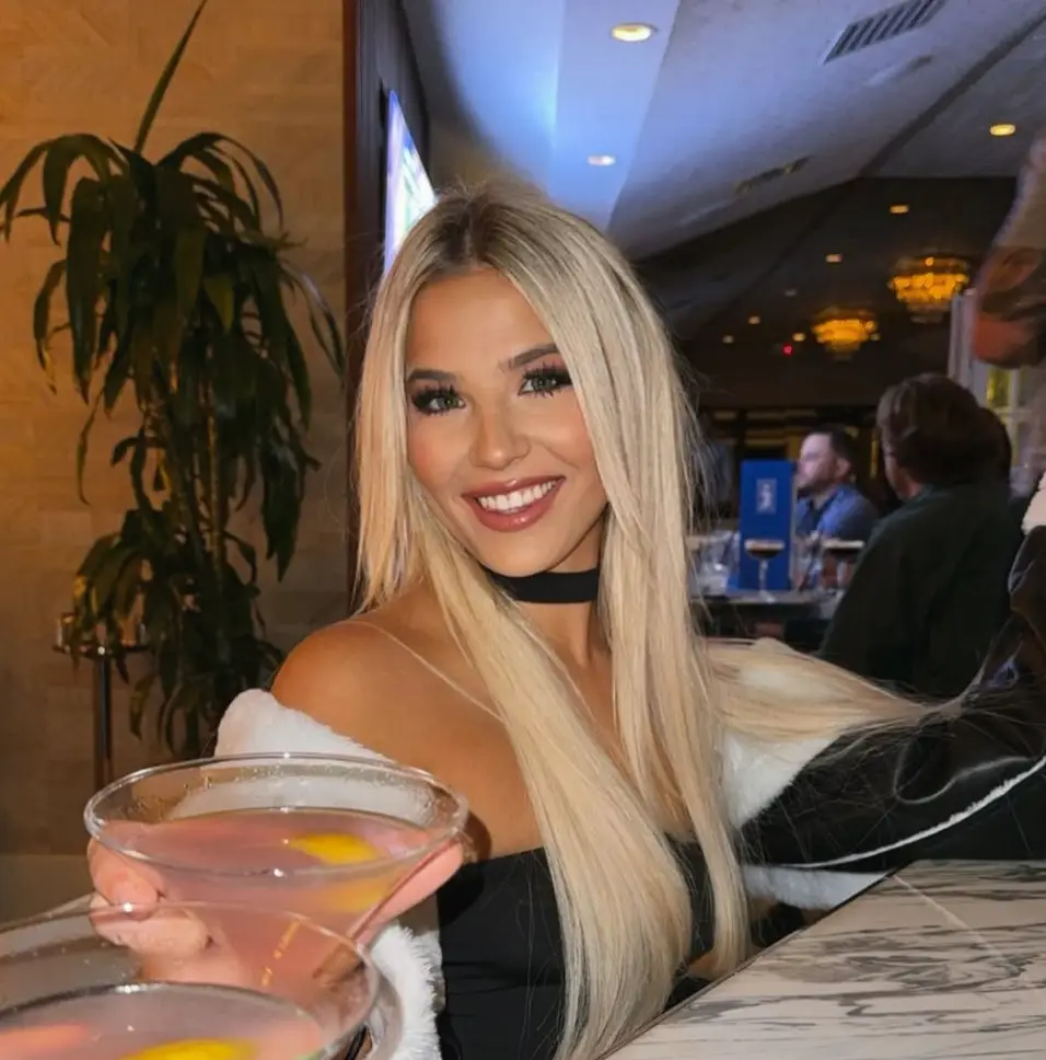 Savannah Miller recalled the odour smelling like a ‘rat crawled inside her’ (Instagram/@savannahcmiller)