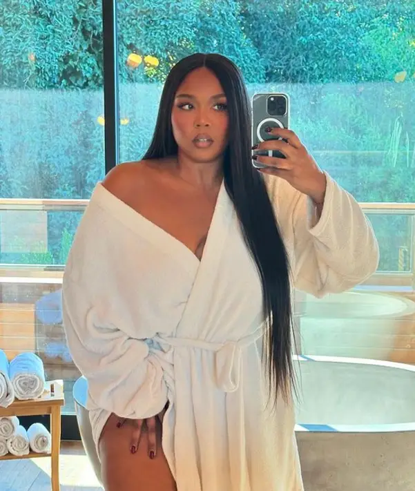 After rumours of taking weight loss injections, she confirmed that she has been working hard naturally (Instagram/lizzobeeating)