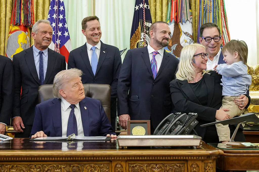  Two-year-old Travis Smith and his mother Sierra (Alex Wong/Getty Images)
