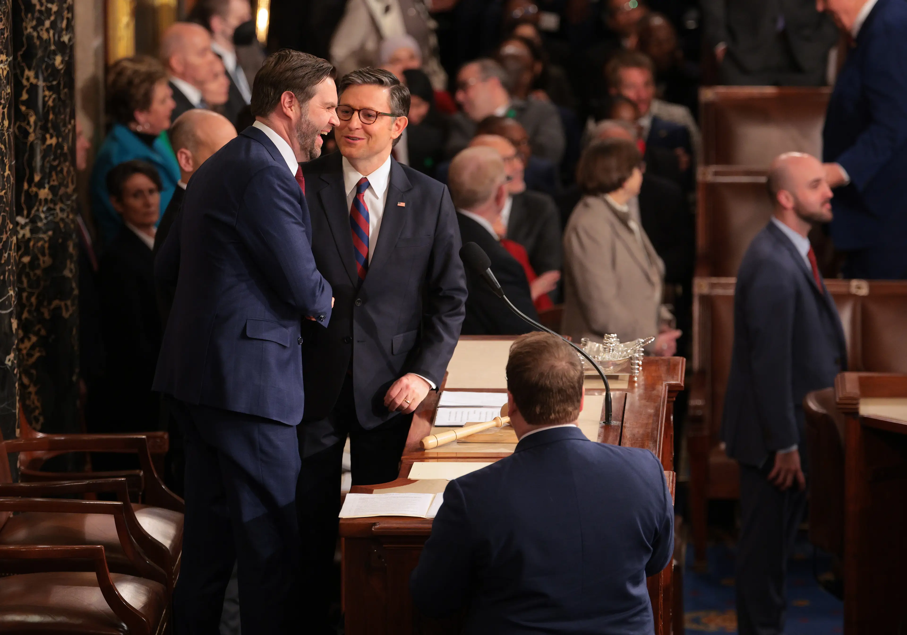 A body language expert has had their say on the awkward moment (Kayla Bartkowski/Getty Images)