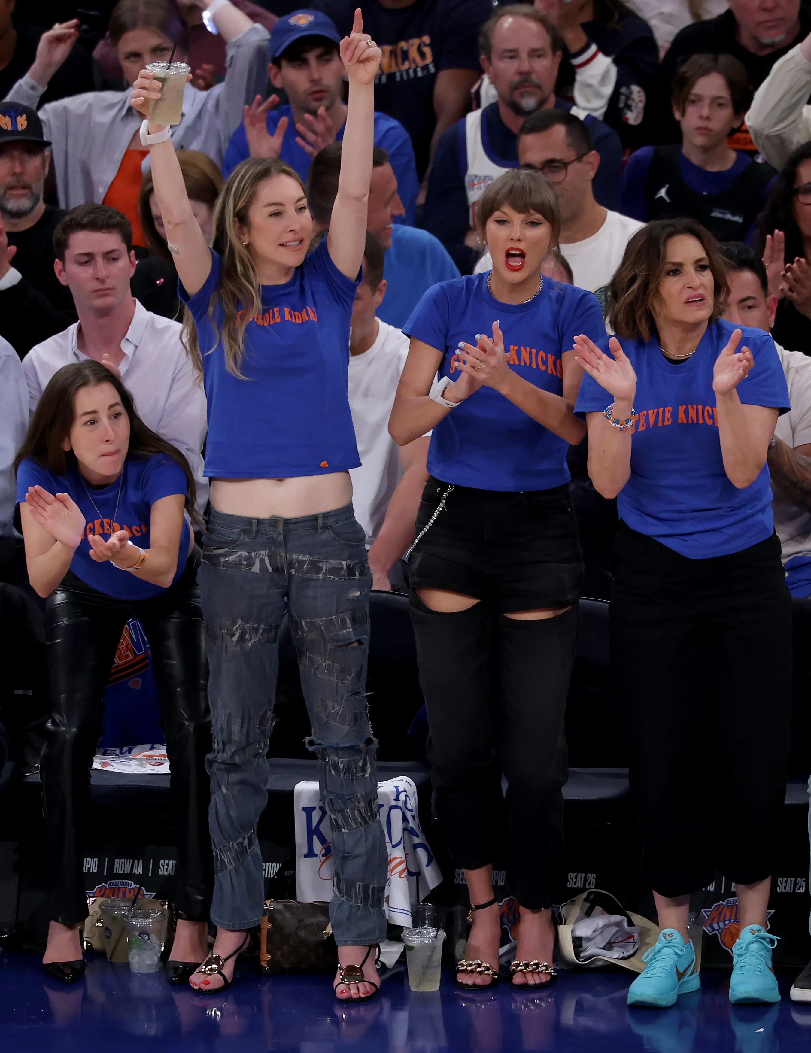 Taylor Swift and the Haim sisters were having fun (Al Bello/Getty Images)