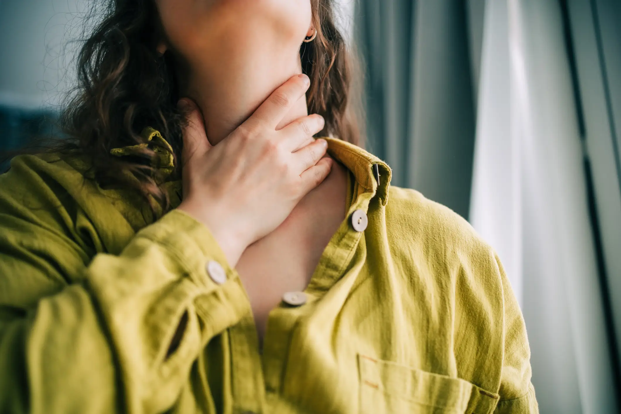 A 'razor-sharp sore throat' is reportedly a key symptom of the new Startus Covid strain (Olga Pankova / Getty Images)