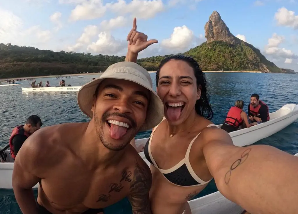 Santos was issued a warning but Vieira was sent home. (Instagram/@_anavieeiraa)