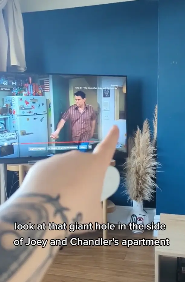 The black hole can be seen in the clip (TikTok/@rileysoley)