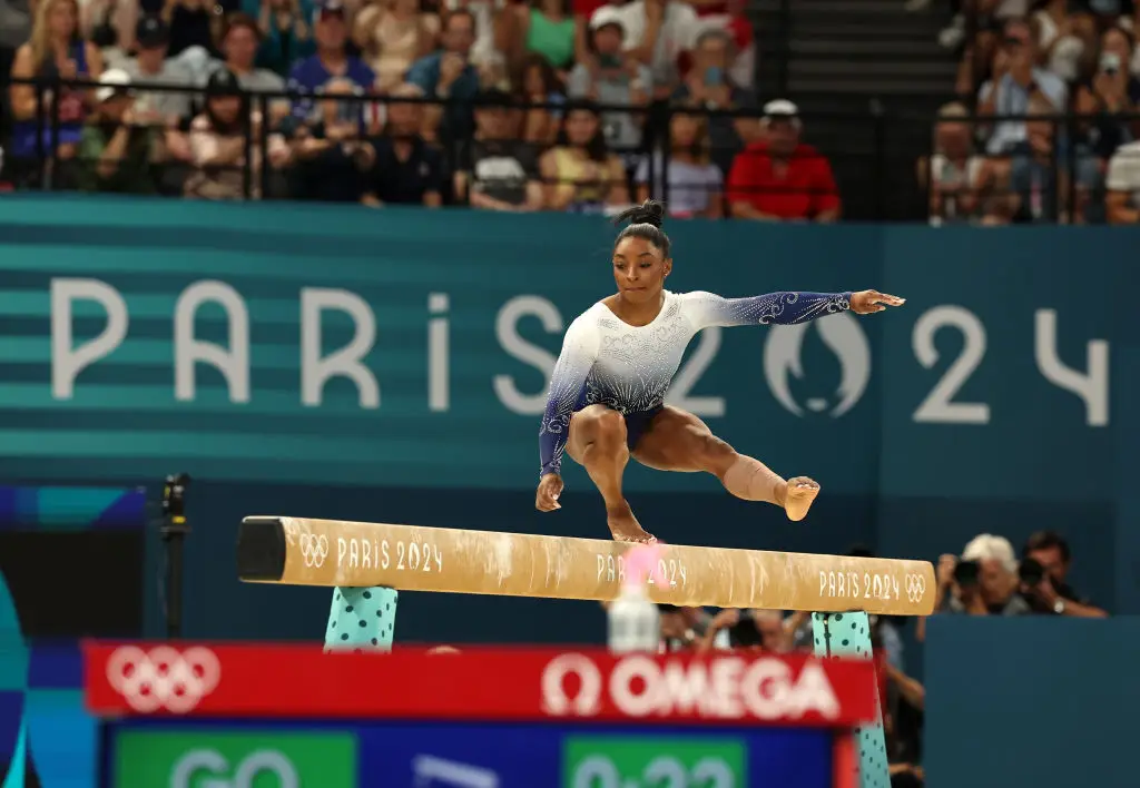 Simone Biles fell off the balance beam. (VCG/VCG via Getty Images)