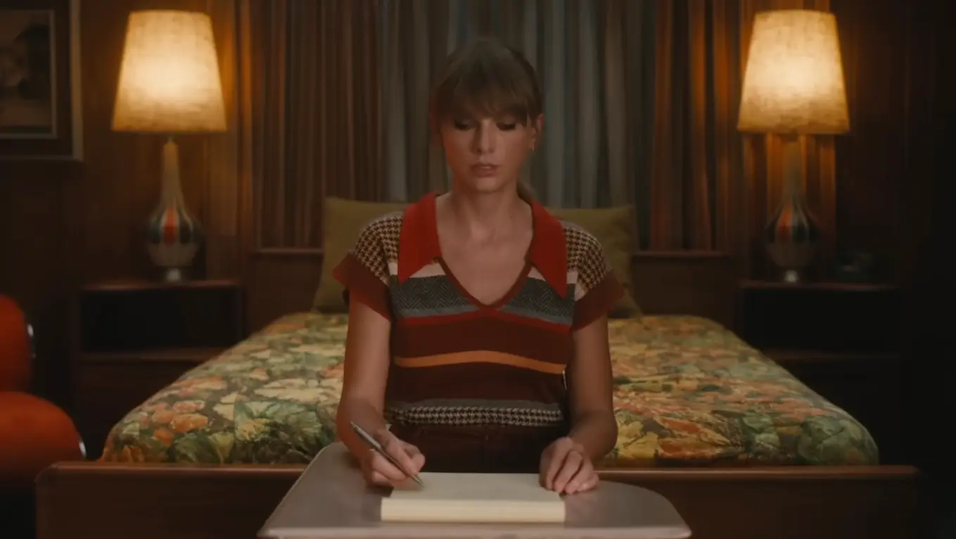 The expert clocked the unusual quirk in the 'Anti-Hero' music video (Republic)