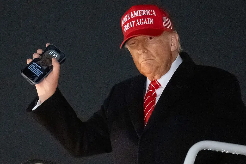 Spectators got a view of Trump's lock screen (SAUL LOEB/AFP via Getty Images)