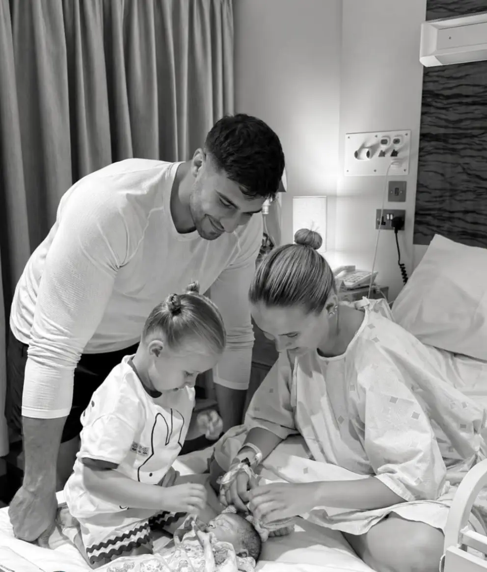 Molly and Tommy have announced that they've become a family of four (Instagram/@mollymae)