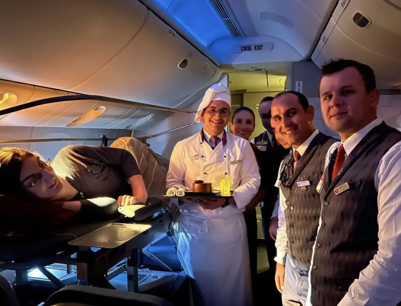 Gelgi finally flew for the first time after a plane removed six seats to accommodate her height. (Instagram/@rumeysagelgi)