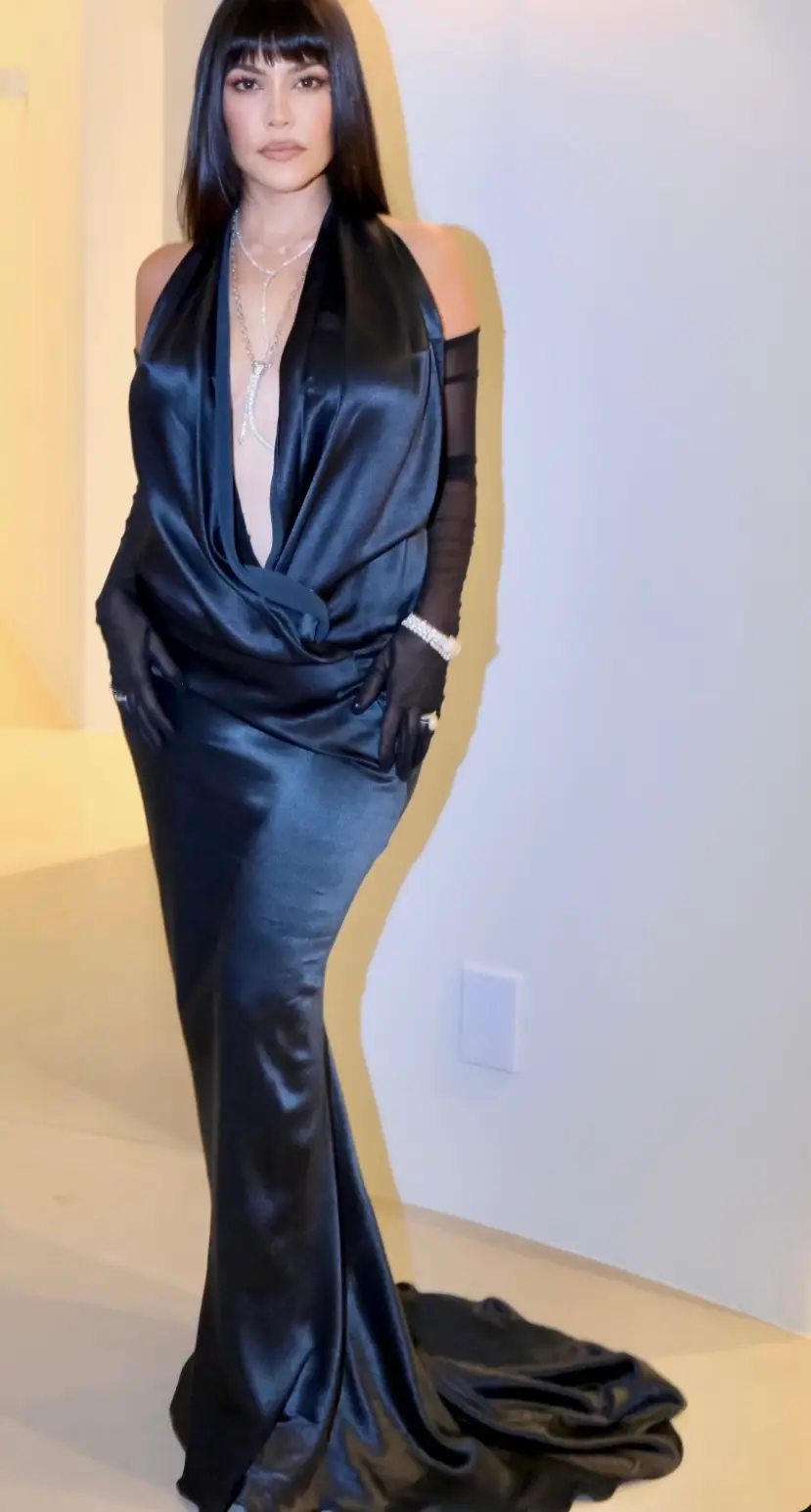 Kourtney wowed in a floor-length black gown for her mum's big night (Instagram/@kourtneykardash)