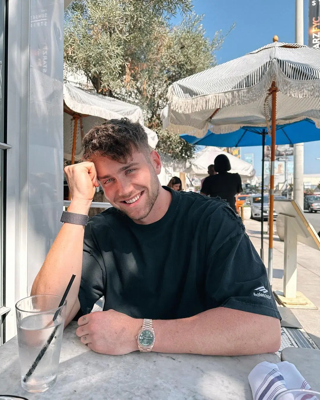 Fans rushed to the comments to share their well wishes. (Instagram/@harryjowsey)