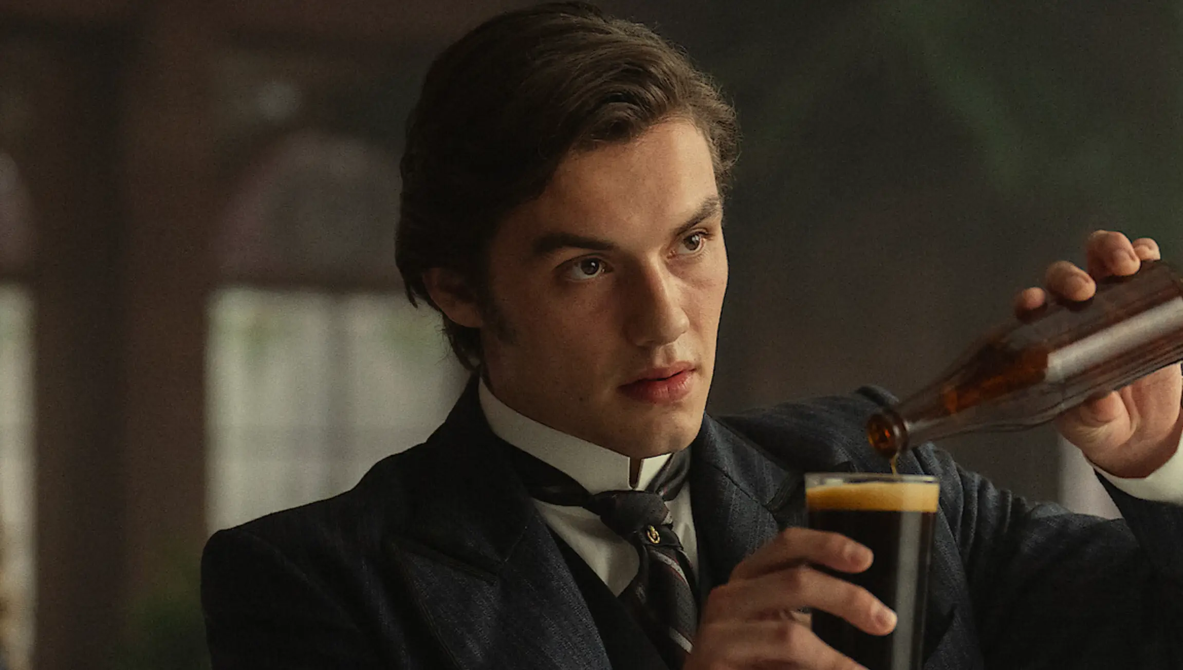 Louis Partridge as Edward Guinness (Netflix)