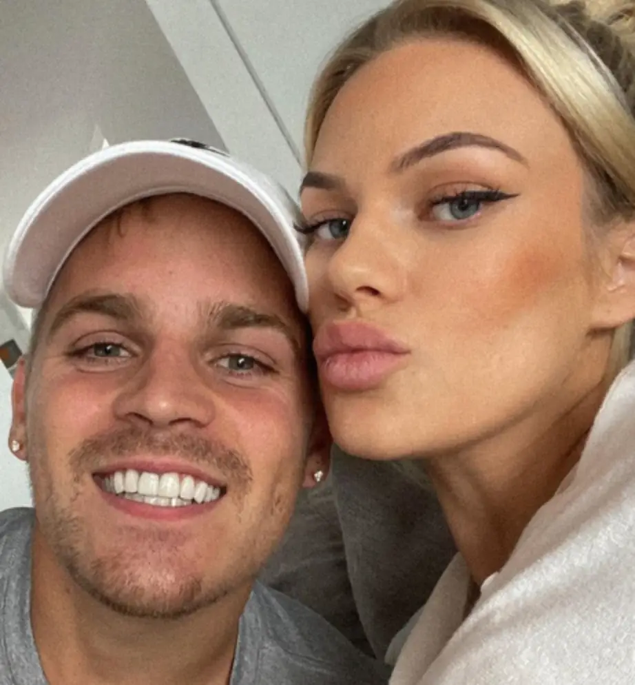 The couple do not share the same bed.