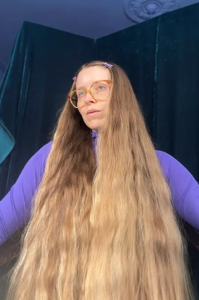 According to Cave, she was barred from a Harry Potter fan convention due to her 'fetish content; OnlyFans account (Instagram/@jessiecave)