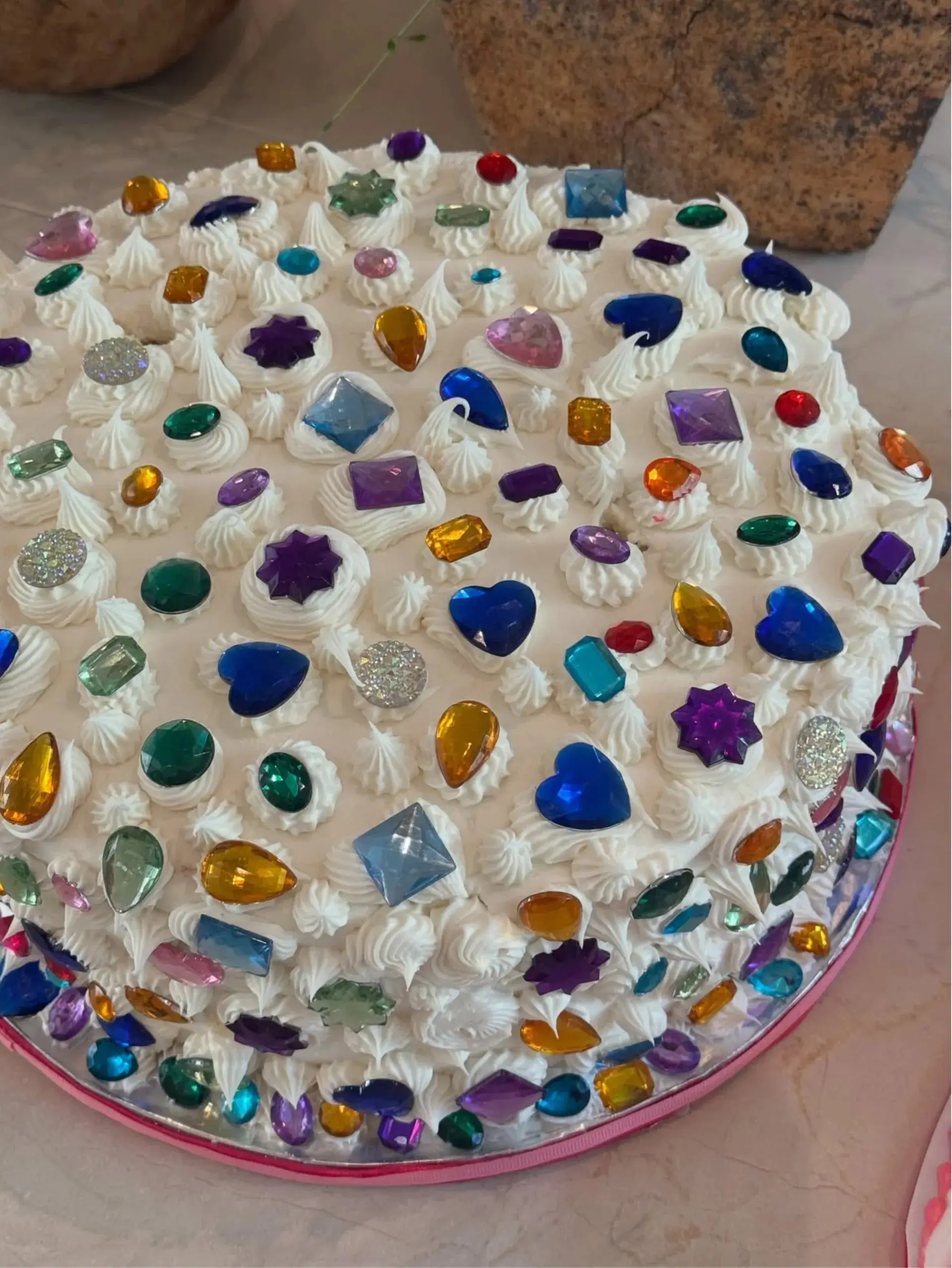 Kylie Jenner had a bedazzled birthday cake as part of her 'birthday eve' celebrations (instagram/@kyliejenner)