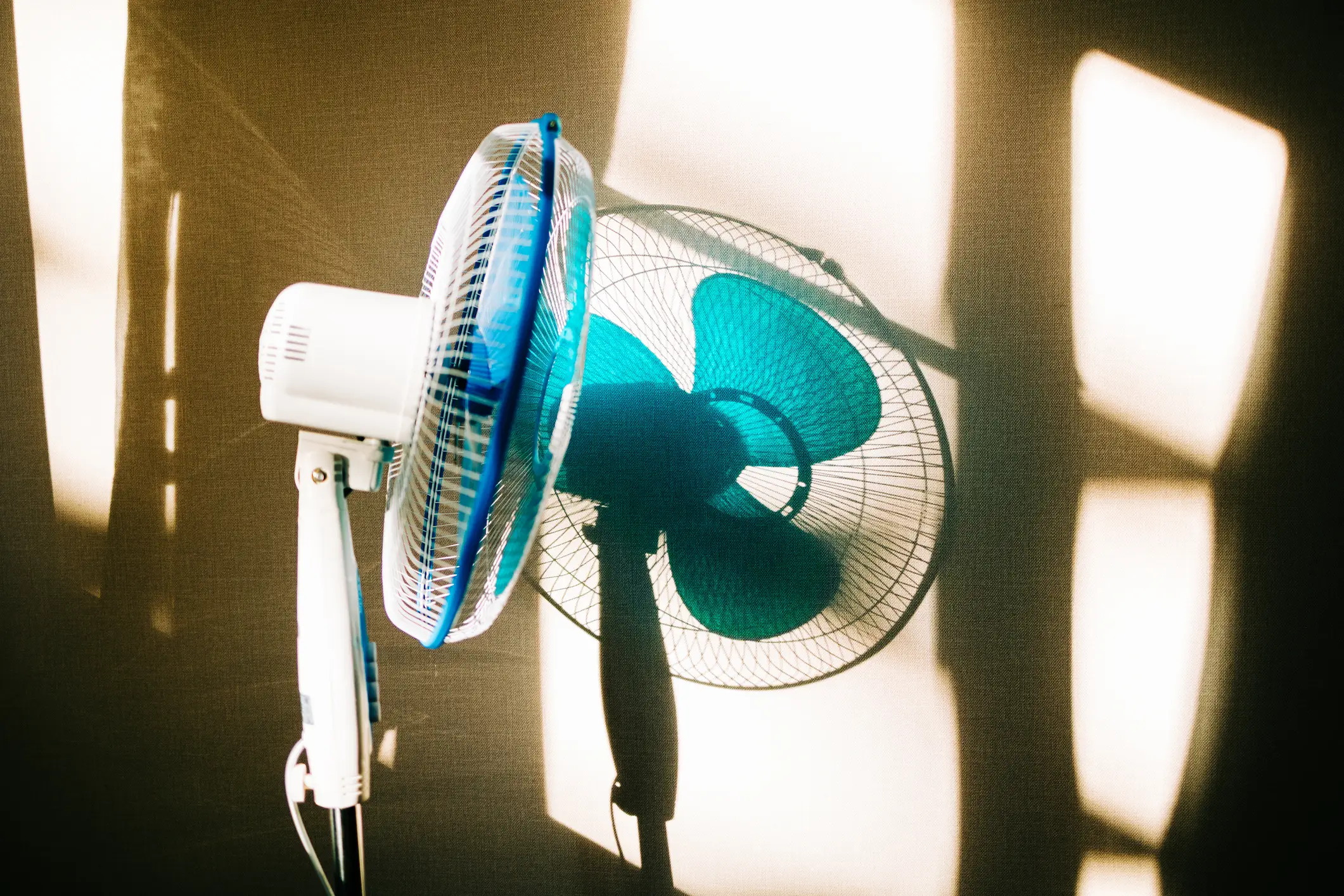 Using an electric fan if the temperature is above 35°C can worsen dehydration (Getty Stock Image)
