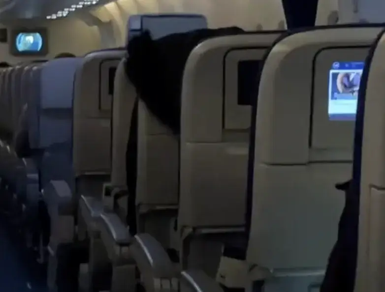 Would you ever try 'reverse rawdogging'? (TikTok/@‌yungmateob)