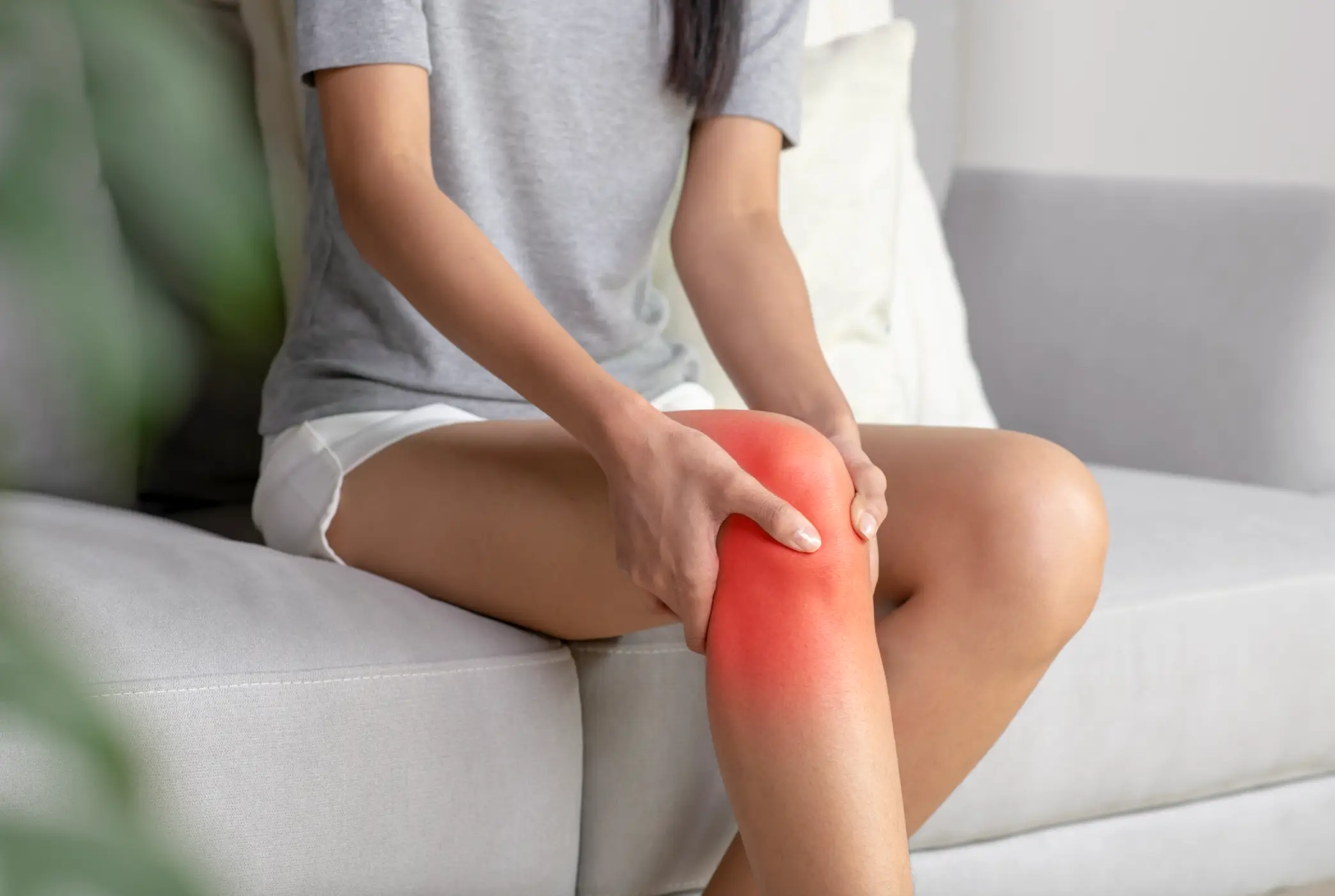 A doctor has issued a message for anyone who gets 'clicking knees' (Getty Stock Images)