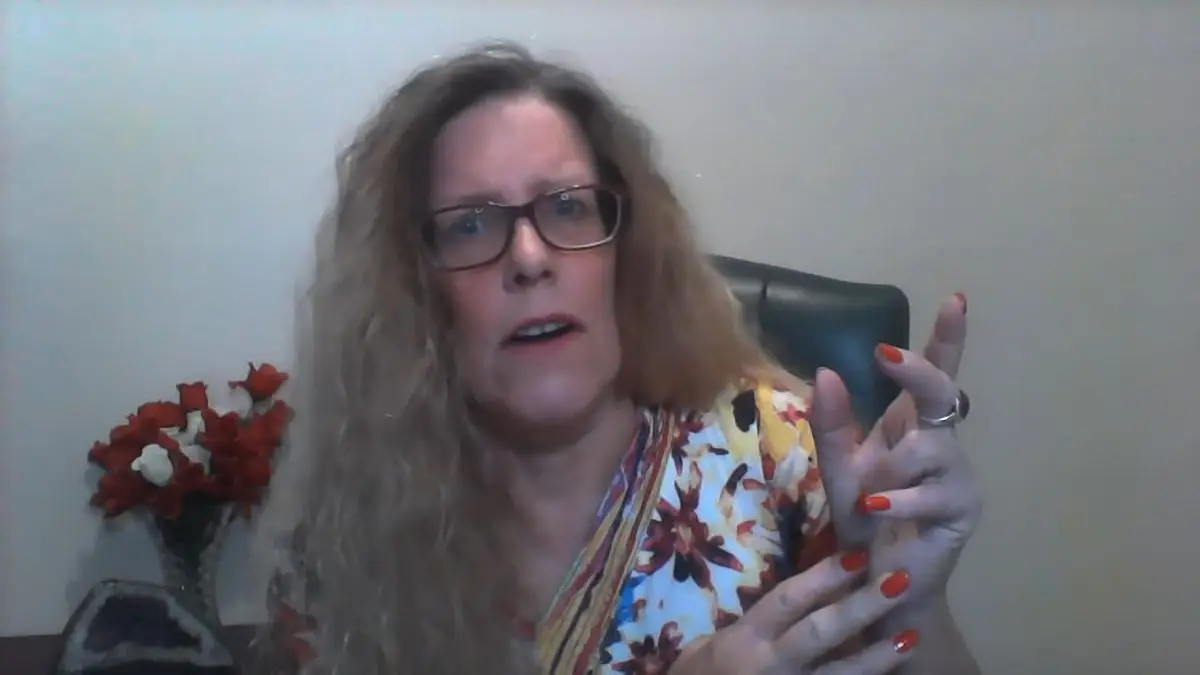 The woman claims to have explored the afterlife. (NDE Diary/YouTube)