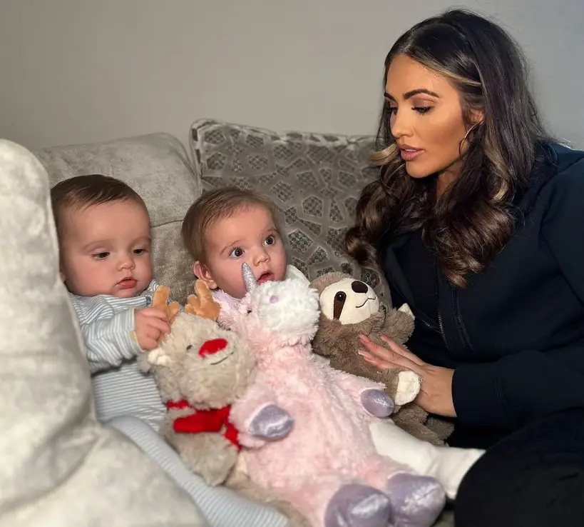 Amy had to rush to the hospital before Christmas Day too due to Billy's tonsilitis.