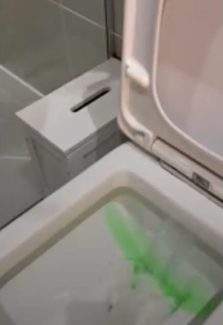 All you need is washing up liquid.