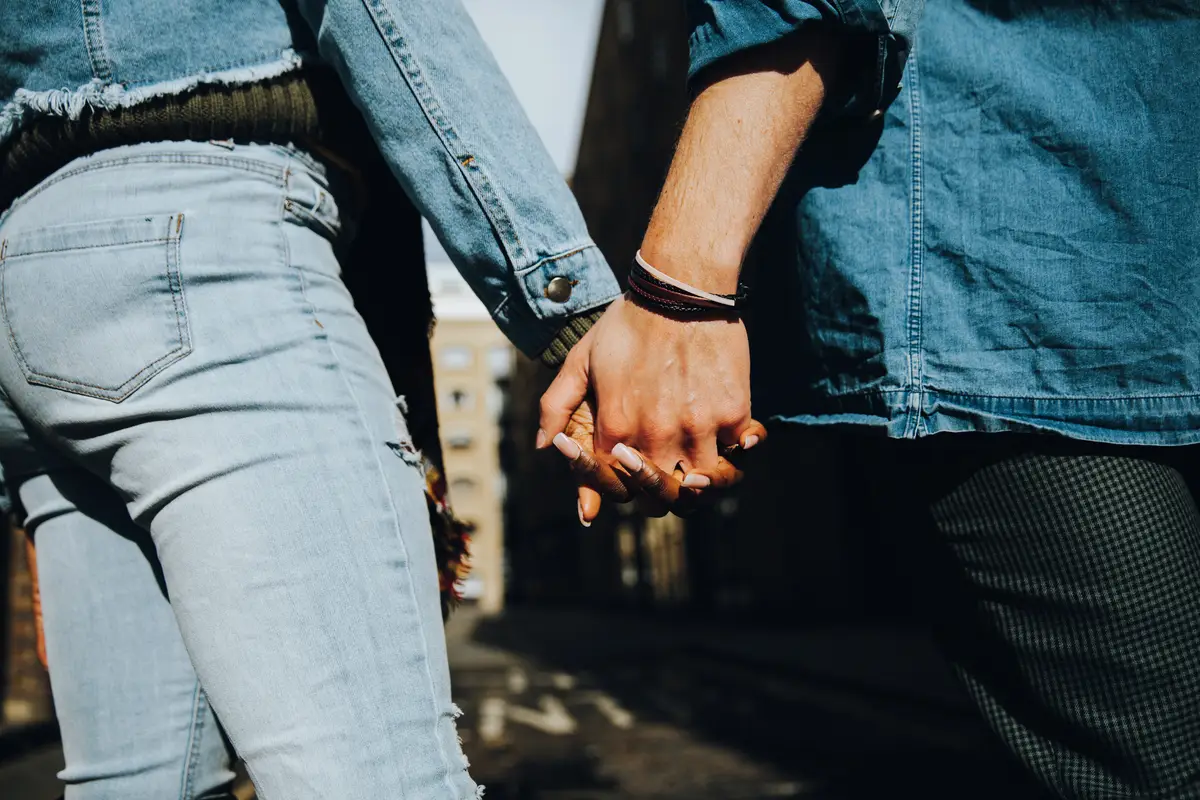 Hayley says you should 'look for opportunities in your everyday lifestyle to meet someone'. (LeoPatrizi / Getty Images)