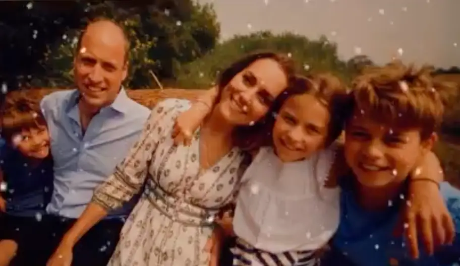 The photo the Wales' opted for in their 2024 Christmas card (X/@KensingtonRoyal)